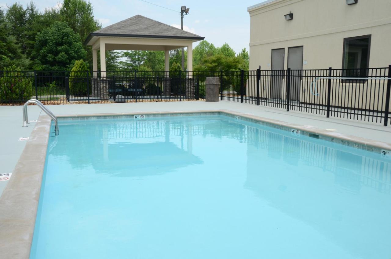 Baymont By Wyndham Clarksville Extérieur photo