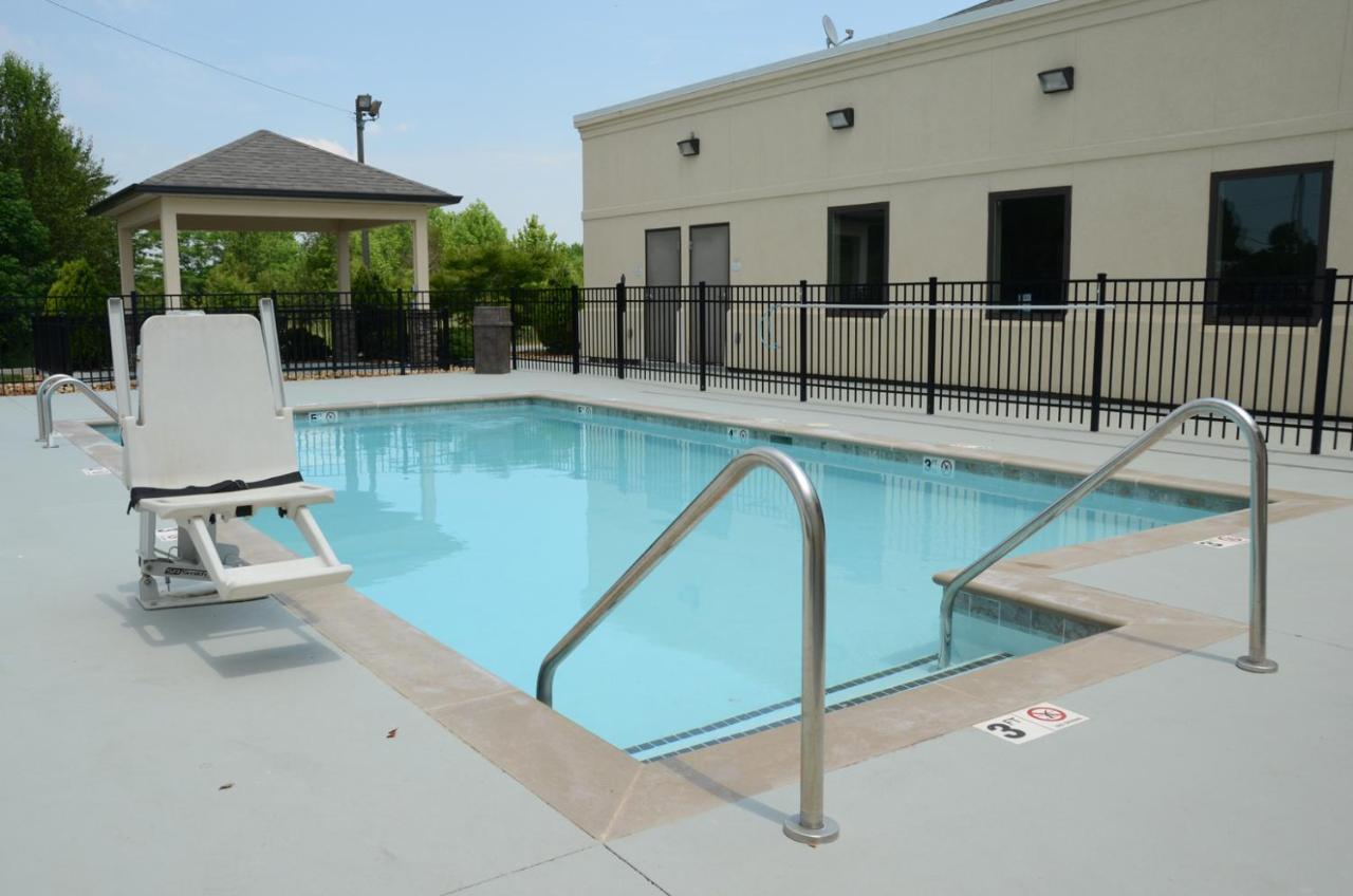 Baymont By Wyndham Clarksville Extérieur photo