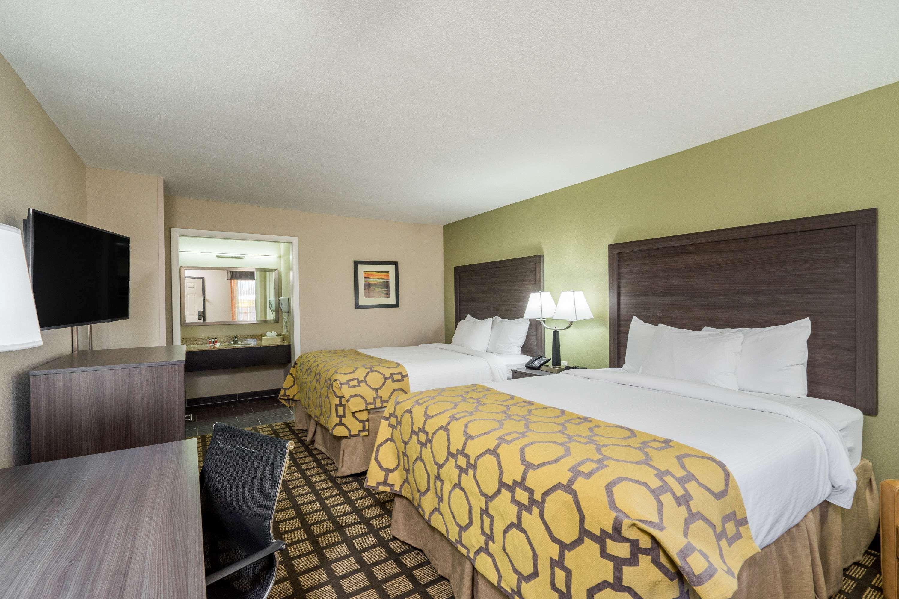 Baymont By Wyndham Clarksville Extérieur photo