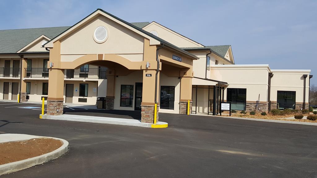 Baymont By Wyndham Clarksville Extérieur photo